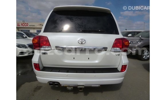 Nunua Imported Toyota Land Cruiser Nyeupe Gari ndani ya Import - Dubai nchini Cabo Delgado Nunua Imported Toyota Land Cruiser Nyeupe Gari ndani ya Import - Dubai nchini Cabo Delgado