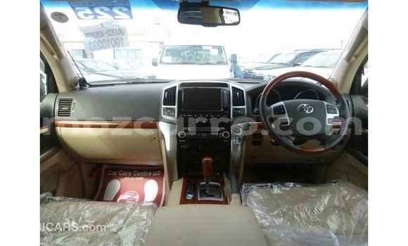 Nunua Imported Toyota Land Cruiser Nyeupe Gari ndani ya Import - Dubai nchini Cabo Delgado Nunua Imported Toyota Land Cruiser Nyeupe Gari ndani ya Import - Dubai nchini Cabo Delgado