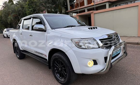 Comprar Usado Toyota Hilux Branco Carro em Maputo em Maputo