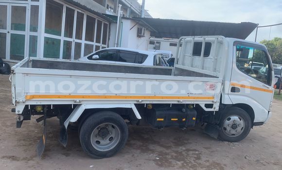 Buy Used Toyota Dyna White Car in Maputo in Maputo