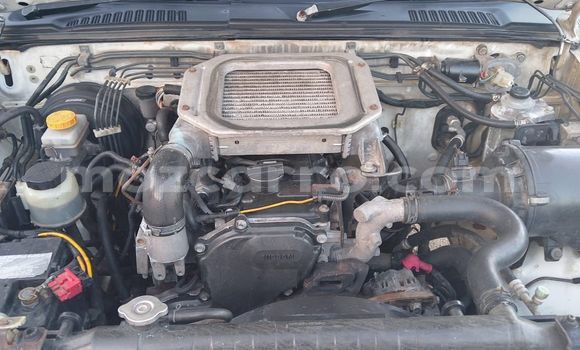 Comprar Usado Nissan Hardbody Branco Carro em Maputo em Maputo Comprar Usado Nissan Hardbody Branco Carro em Maputo em Maputo