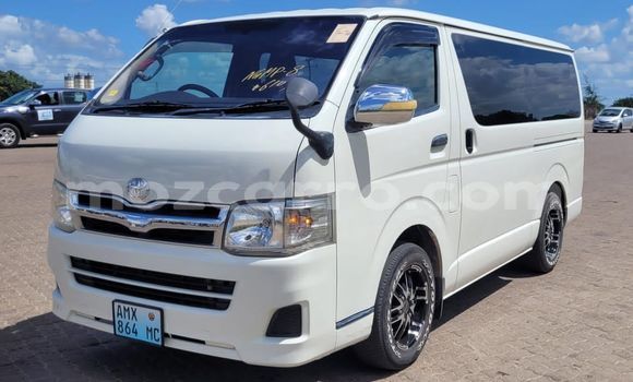 Nunua Ilio tumika Toyota Hiace Nyeupe Gari ndani ya Maputo nchini Maputo Nunua Ilio tumika Toyota Hiace Nyeupe Gari ndani ya Maputo nchini Maputo