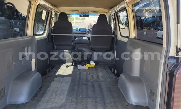 Nunua Ilio tumika Toyota Hiace Nyeupe Gari ndani ya Maputo nchini Maputo Nunua Ilio tumika Toyota Hiace Nyeupe Gari ndani ya Maputo nchini Maputo