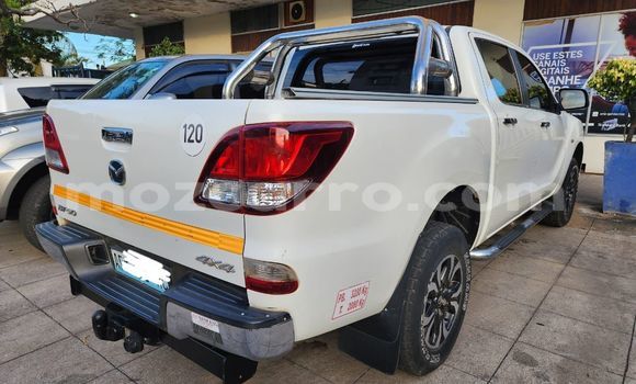Comprar Usado Mazda BT-50 Branco Carro em Maputo em Maputo Comprar Usado Mazda BT-50 Branco Carro em Maputo em Maputo
