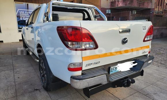 Comprar Usado Mazda BT-50 Branco Carro em Maputo em Maputo Comprar Usado Mazda BT-50 Branco Carro em Maputo em Maputo