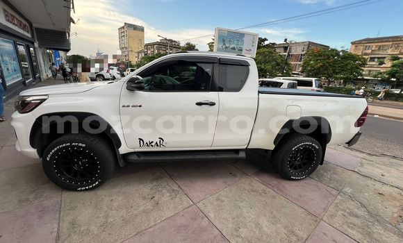 Comprar Usado Toyota Hiluxe Revo Branco Carro em Maputo em Maputo