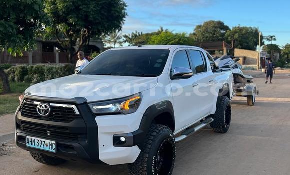 Buy Used Toyota Hiluxe Revo White Car in Maputo in Maputo Buy Used Toyota Hiluxe Revo White Car in Maputo in Maputo