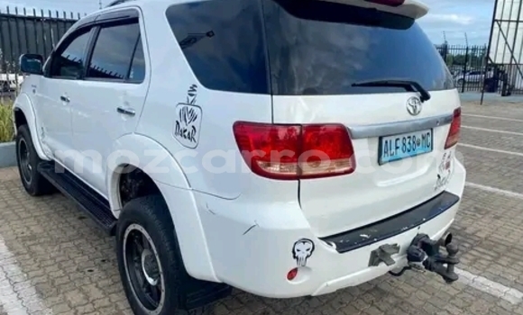 Nunua Ilio tumika Toyota Fortuner Nyeupe Gari ndani ya Maputo nchini Maputo Nunua Ilio tumika Toyota Fortuner Nyeupe Gari ndani ya Maputo nchini Maputo