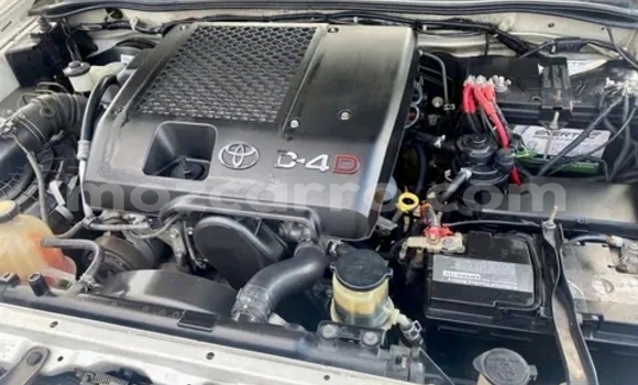 Nunua Ilio tumika Toyota Fortuner Nyeupe Gari ndani ya Maputo nchini Maputo Nunua Ilio tumika Toyota Fortuner Nyeupe Gari ndani ya Maputo nchini Maputo