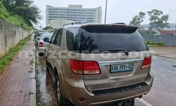 Nunua Ilio tumika Toyota Fortuner Nyingine Gari ndani ya Maputo nchini Maputo Nunua Ilio tumika Toyota Fortuner Nyingine Gari ndani ya Maputo nchini Maputo