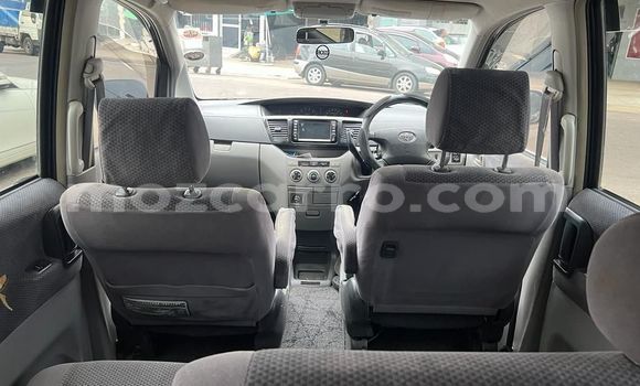 Comprar Usado Toyota Voxy Preto Carro em Maputo em Maputo Comprar Usado Toyota Voxy Preto Carro em Maputo em Maputo