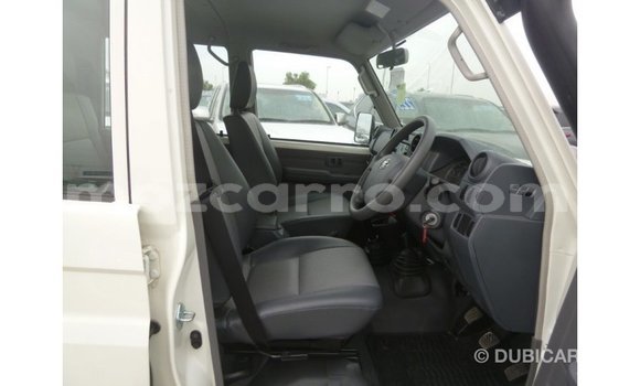 Tenga Imported Toyota Land Cruiser Chena Mota in Import - Dubai in Cabo Delgado Tenga Imported Toyota Land Cruiser Chena Mota in Import - Dubai in Cabo Delgado