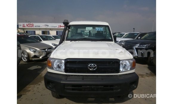 Comprar Importar Toyota Land Cruiser Branco Carro em Import - Dubai em Cabo Delgado Comprar Importar Toyota Land Cruiser Branco Carro em Import - Dubai em Cabo Delgado