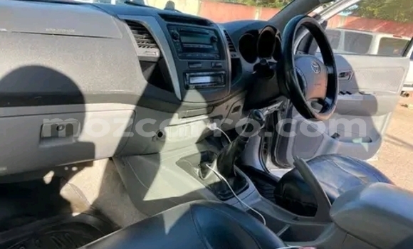 Nunua Ilio tumika Toyota Hilux Nyingine Gari ndani ya Maputo nchini Maputo Nunua Ilio tumika Toyota Hilux Nyingine Gari ndani ya Maputo nchini Maputo