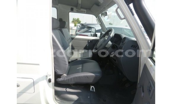 Comprar Importar Toyota Land Cruiser Branco Carro em Import - Dubai em Cabo Delgado Comprar Importar Toyota Land Cruiser Branco Carro em Import - Dubai em Cabo Delgado