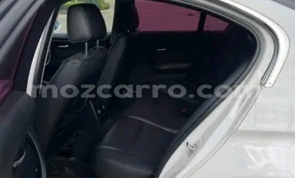 Nunua Ilio tumika BMW 3-Series Nyeupe Gari ndani ya Maputo nchini Maputo Nunua Ilio tumika BMW 3-Series Nyeupe Gari ndani ya Maputo nchini Maputo