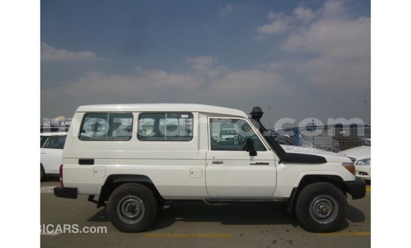 Comprar Importar Toyota Land Cruiser Branco Carro em Import - Dubai em Cabo Delgado Comprar Importar Toyota Land Cruiser Branco Carro em Import - Dubai em Cabo Delgado