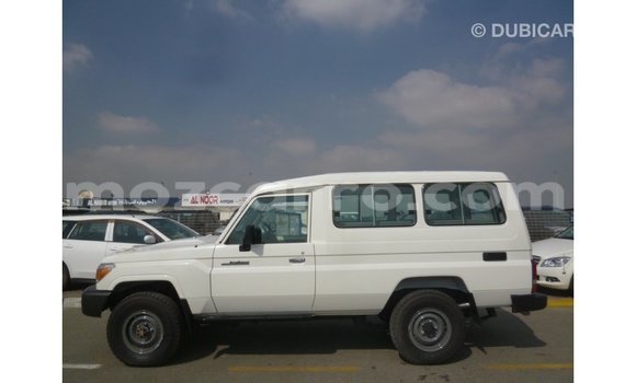 Comprar Importar Toyota Land Cruiser Branco Carro em Import - Dubai em Cabo Delgado Comprar Importar Toyota Land Cruiser Branco Carro em Import - Dubai em Cabo Delgado