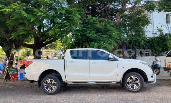 Comprar Usado Mazda BT-50 Branco Carro em Maputo em Maputo Comprar Usado Mazda BT-50 Branco Carro em Maputo em Maputo