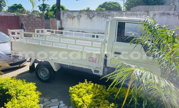 Nunua Ilio tumika Toyota Hiace Nyeupe Gari ndani ya Maputo nchini Maputo Nunua Ilio tumika Toyota Hiace Nyeupe Gari ndani ya Maputo nchini Maputo