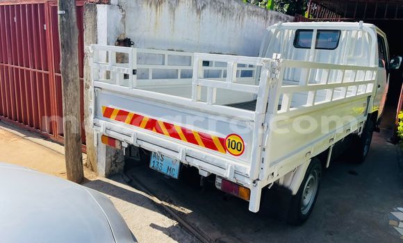 Nunua Ilio tumika Toyota Hiace Nyeupe Gari ndani ya Maputo nchini Maputo Nunua Ilio tumika Toyota Hiace Nyeupe Gari ndani ya Maputo nchini Maputo