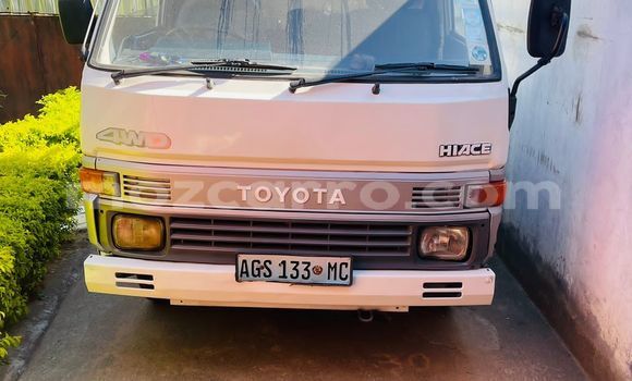 Nunua Ilio tumika Toyota Hiace Nyeupe Gari ndani ya Maputo nchini Maputo Nunua Ilio tumika Toyota Hiace Nyeupe Gari ndani ya Maputo nchini Maputo