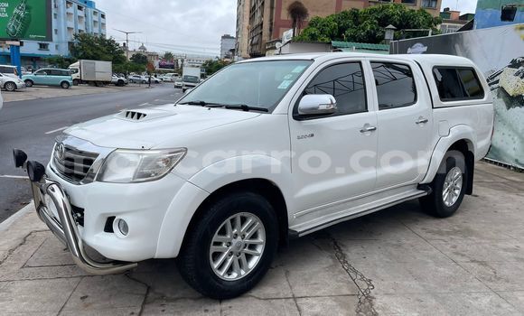 Tenga Tsaru Toyota Hilux Chena Mota in Maputo in Maputo