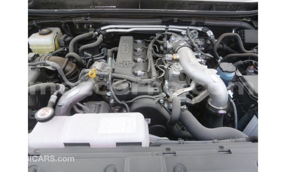 Tenga Imported Toyota Prado Bhurawuni Mota in Import - Dubai in Cabo Delgado Tenga Imported Toyota Prado Bhurawuni Mota in Import - Dubai in Cabo Delgado