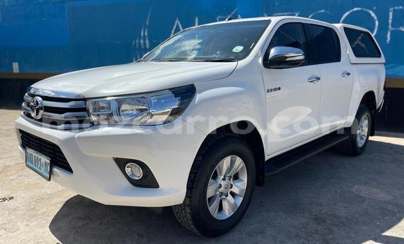 Nunua Ilio tumika Toyota Hilux Nyeupe Gari ndani ya Maputo nchini Maputo Nunua Ilio tumika Toyota Hilux Nyeupe Gari ndani ya Maputo nchini Maputo