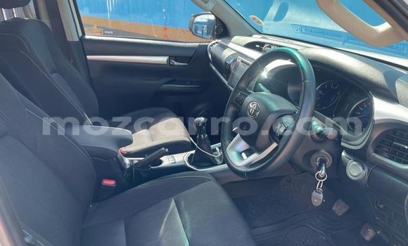 Nunua Ilio tumika Toyota Hilux Nyeupe Gari ndani ya Maputo nchini Maputo Nunua Ilio tumika Toyota Hilux Nyeupe Gari ndani ya Maputo nchini Maputo