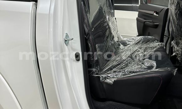 Comprar Usado Toyota Hiluxe Revo Branco Carro em Maputo em Maputo Comprar Usado Toyota Hiluxe Revo Branco Carro em Maputo em Maputo