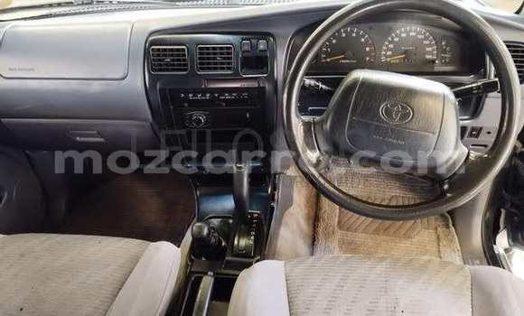 Nunua Ilio tumika Toyota Hilux Surf Kijani Gari ndani ya Maputo nchini Maputo Nunua Ilio tumika Toyota Hilux Surf Kijani Gari ndani ya Maputo nchini Maputo