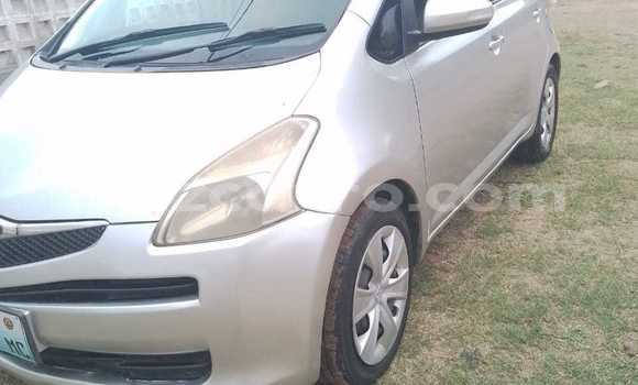 Comprar Usado Toyota Ractis Prata Carro em Maputo em Maputo Comprar Usado Toyota Ractis Prata Carro em Maputo em Maputo