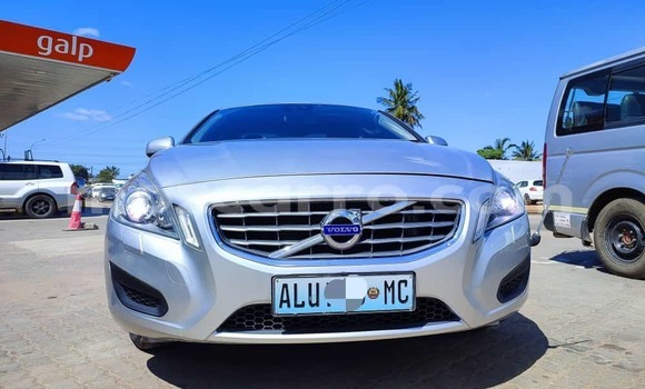 Nunua Ilio tumika Volvo S60 Nyingine Gari ndani ya Maputo nchini Maputo Nunua Ilio tumika Volvo S60 Nyingine Gari ndani ya Maputo nchini Maputo