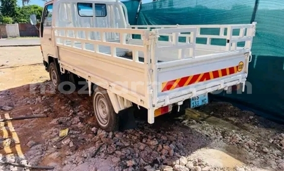 Comprar Usado Toyota Hiace Branco Carro em Maputo em Maputo