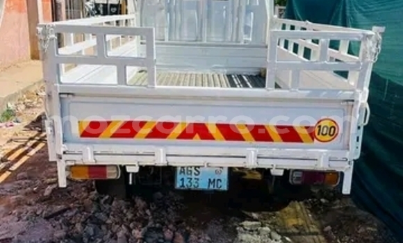 Nunua Ilio tumika Toyota Hiace Nyeupe Gari ndani ya Maputo nchini Maputo Nunua Ilio tumika Toyota Hiace Nyeupe Gari ndani ya Maputo nchini Maputo