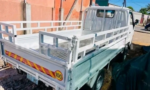 Nunua Ilio tumika Toyota Hiace Nyeupe Gari ndani ya Maputo nchini Maputo Nunua Ilio tumika Toyota Hiace Nyeupe Gari ndani ya Maputo nchini Maputo