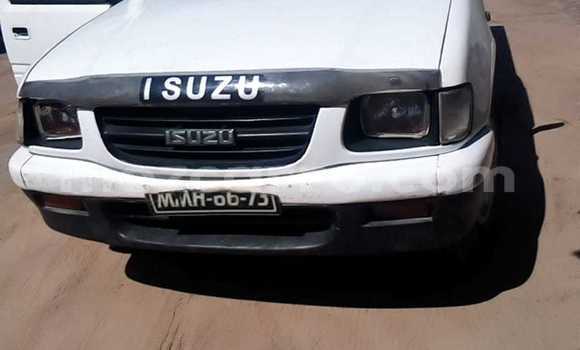 Comprar Usado Isuzu KB Branco Carro em Maputo em Maputo Comprar Usado Isuzu KB Branco Carro em Maputo em Maputo