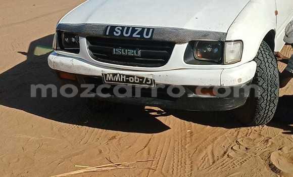Comprar Usado Isuzu KB Branco Carro em Maputo em Maputo Comprar Usado Isuzu KB Branco Carro em Maputo em Maputo