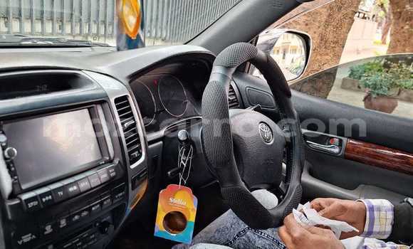 Nunua Ilio tumika Toyota Land Cruiser Prado Fedha Gari ndani ya Maputo nchini Maputo Nunua Ilio tumika Toyota Land Cruiser Prado Fedha Gari ndani ya Maputo nchini Maputo
