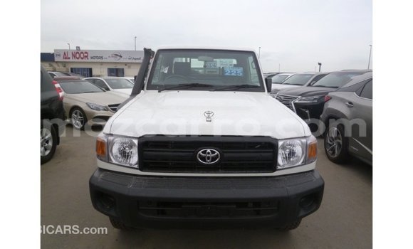 Nunua Imported Toyota Land Cruiser Nyeupe Gari ndani ya Import - Dubai nchini Cabo Delgado Nunua Imported Toyota Land Cruiser Nyeupe Gari ndani ya Import - Dubai nchini Cabo Delgado