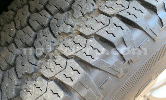 Nunua Ilio tumika Toyota Land Cruiser Prado Fedha Gari ndani ya Maputo nchini Maputo Nunua Ilio tumika Toyota Land Cruiser Prado Fedha Gari ndani ya Maputo nchini Maputo