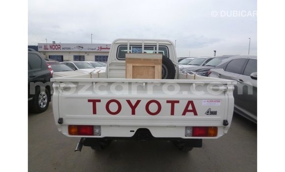 Nunua Imported Toyota Land Cruiser Nyeupe Gari ndani ya Import - Dubai nchini Cabo Delgado Nunua Imported Toyota Land Cruiser Nyeupe Gari ndani ya Import - Dubai nchini Cabo Delgado