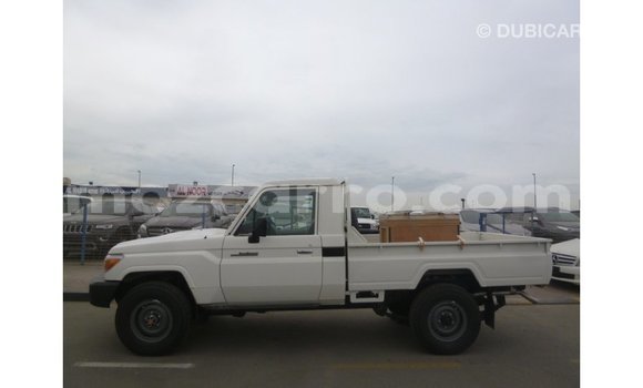 Nunua Imported Toyota Land Cruiser Nyeupe Gari ndani ya Import - Dubai nchini Cabo Delgado Nunua Imported Toyota Land Cruiser Nyeupe Gari ndani ya Import - Dubai nchini Cabo Delgado