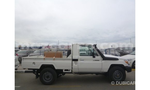 Nunua Imported Toyota Land Cruiser Nyeupe Gari ndani ya Import - Dubai nchini Cabo Delgado Nunua Imported Toyota Land Cruiser Nyeupe Gari ndani ya Import - Dubai nchini Cabo Delgado