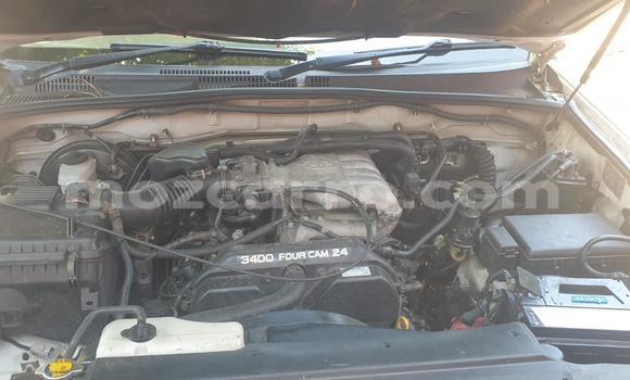 Nunua Ilio tumika Toyota Land Cruiser Prado Nyeupe Gari ndani ya Maputo nchini Maputo Nunua Ilio tumika Toyota Land Cruiser Prado Nyeupe Gari ndani ya Maputo nchini Maputo