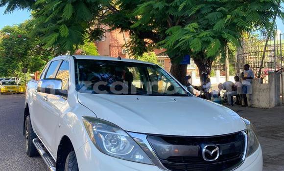 Comprar Usado Mazda BT-50 Branco Carro em Maputo em Maputo