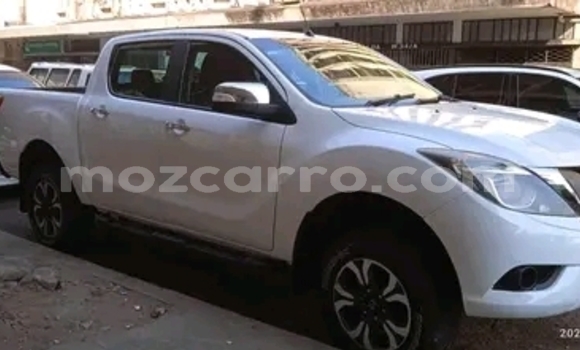 Comprar Usado Mazda BT-50 Branco Carro em Maputo em Maputo