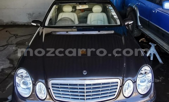 Nunua Ilio tumika Mercedes-Benz C-Classe Brown Gari ndani ya Maputo nchini Maputo