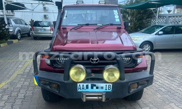 Comprar Usado Toyota Hilux Vermelho Carro em Maputo em Maputo